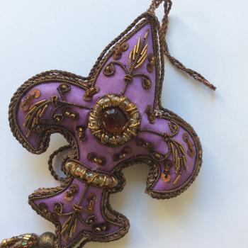 Preview: Baumhänger Lilie Flieder