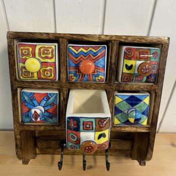 Preview: Wandgregal Handtuchhalter mit handbemalten Keramikschubladen Landhaus