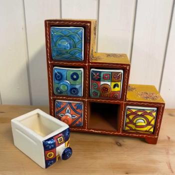 Preview: Cabinet Treppe bemalt 6 Schubladen rechts 21x12x23 cm